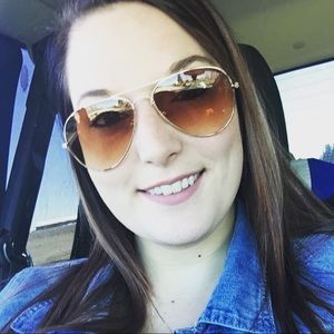 Meet your Posher, Denise